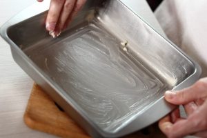 how to grease a pan