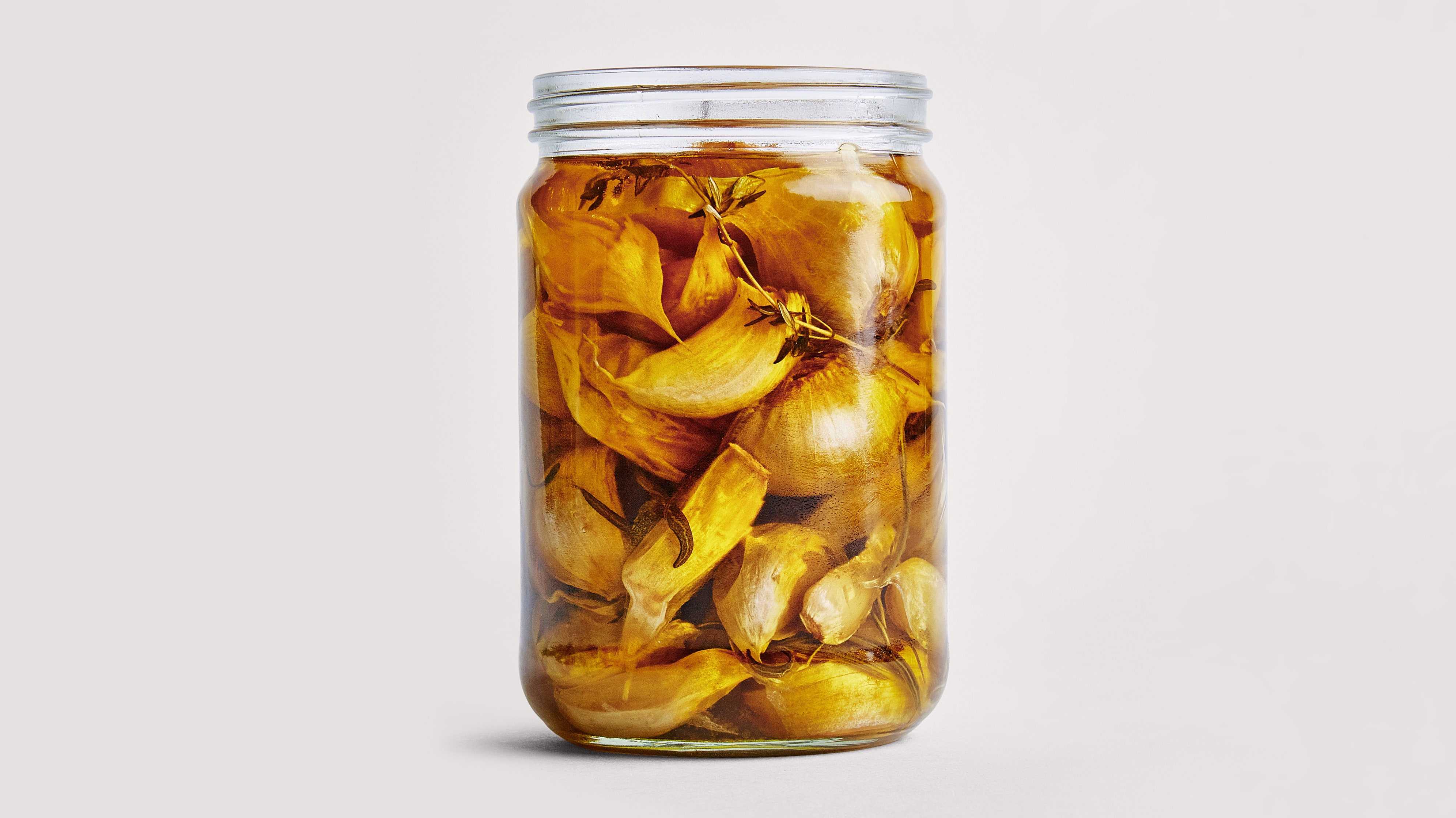 how to store garlic confit