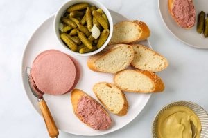 what is liverwurst made of