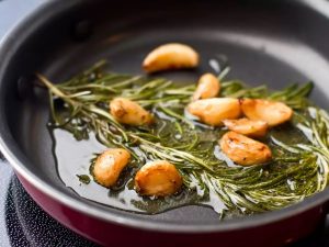 how do you cook with garlic
