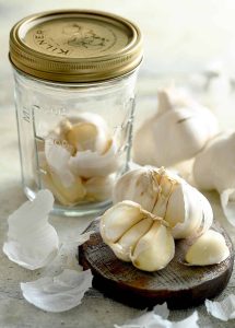 how to peel garlic fast