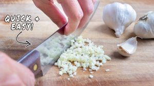 how to mince garlic cloves