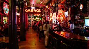 what is a dive bar
