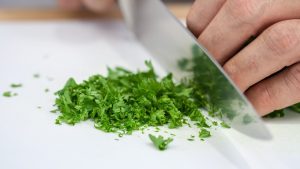 how to chop parsley