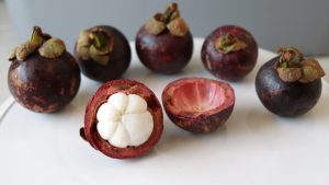 how to eat mangosteen