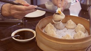 how to eat xiao long bao