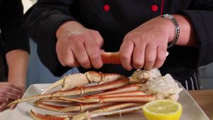 how to crack crab legs