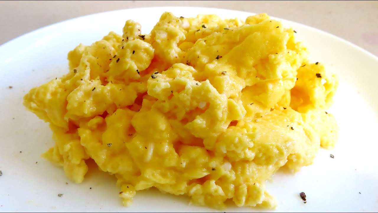 how to make cheesy scrambled eggs