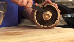 how to prepare portobello mushrooms for cooking