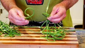 how to use garlix scapes