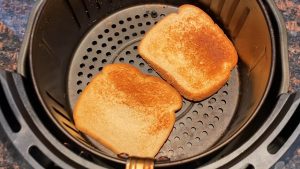 how long to toast bread in air fryer
