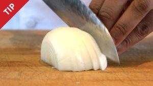 how to cut onions without crying