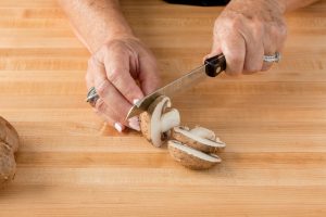 how to slice mushrooms