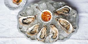 how to eat oysters