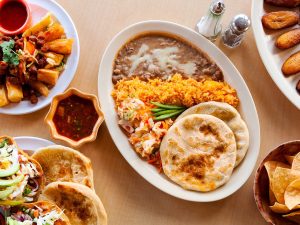 what to serve with pupusas