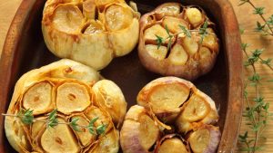 how long to roast garlic at 350