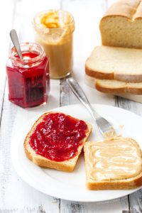 how to make a peanut butter and jelly sandwich