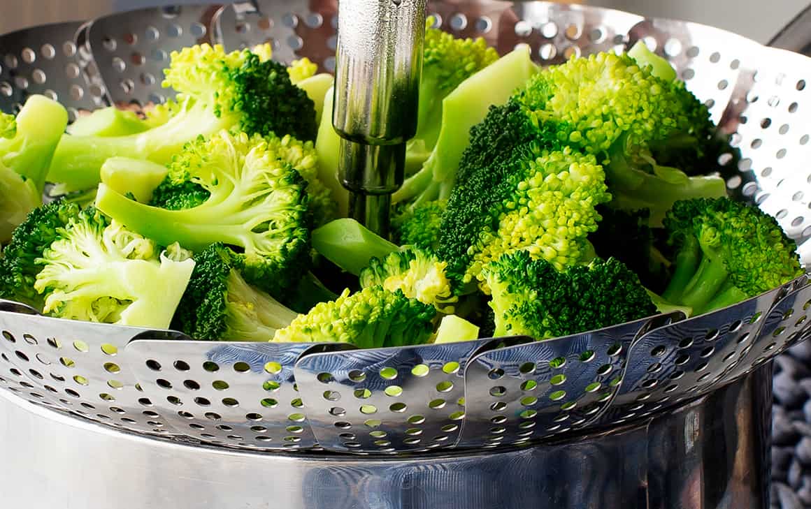 how do you steam broccoli