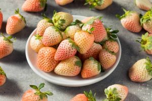 what is a pineberry