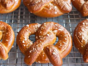 how does bread digger from pretzels