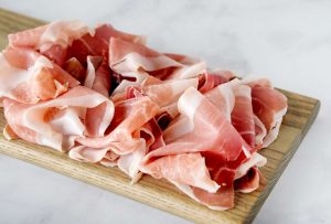 what does prosciutto taste like