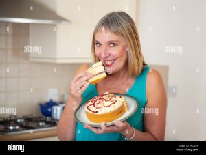 what is eaten with sponge cakes