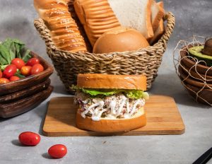 What is the best bread to use for a TikTok chopped sandwich?