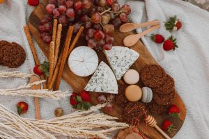 How to arrange a budget-friendly charcuterie board that looks expensive?