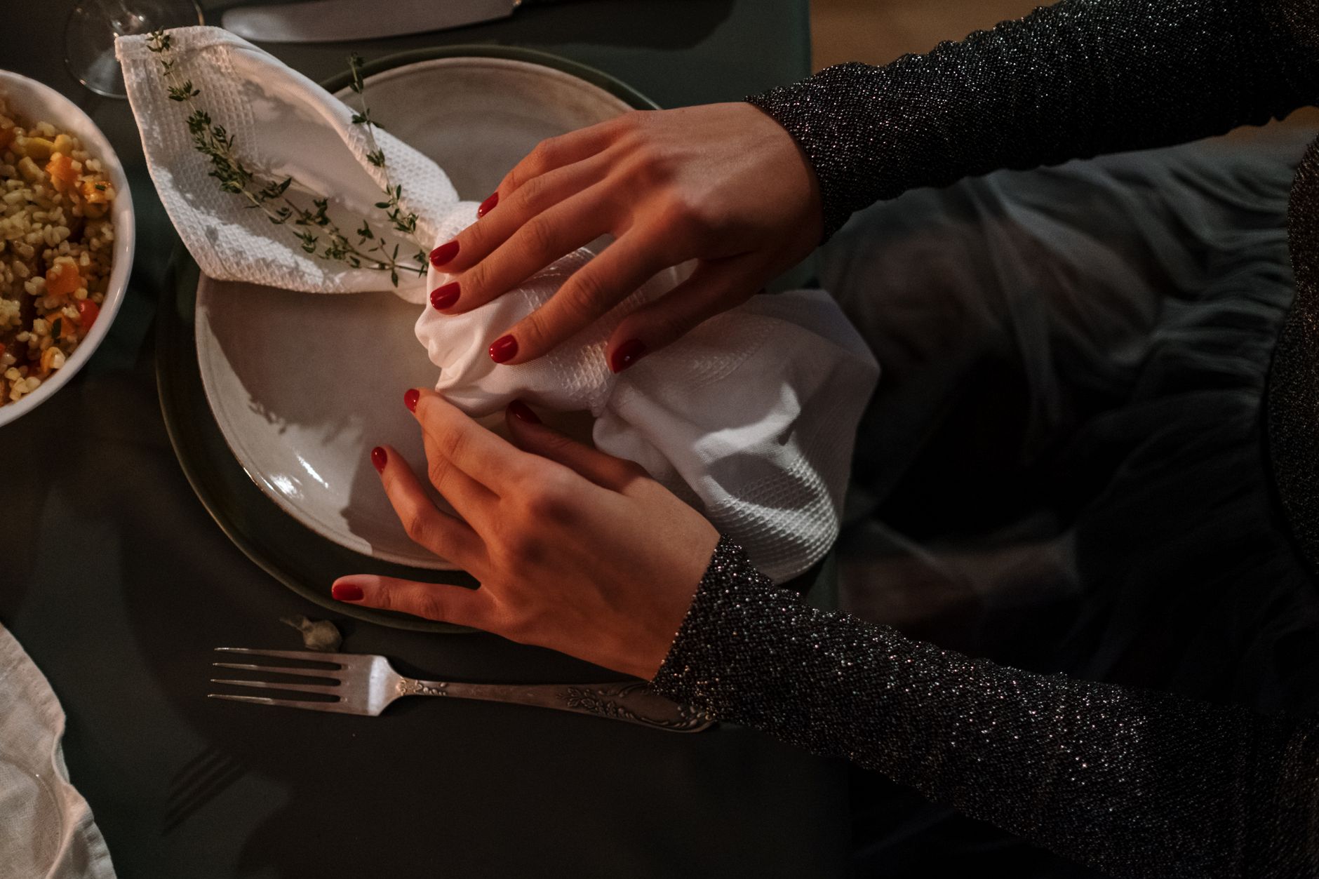 What are the essential rules of cutlery placement for a traditional holiday meal?