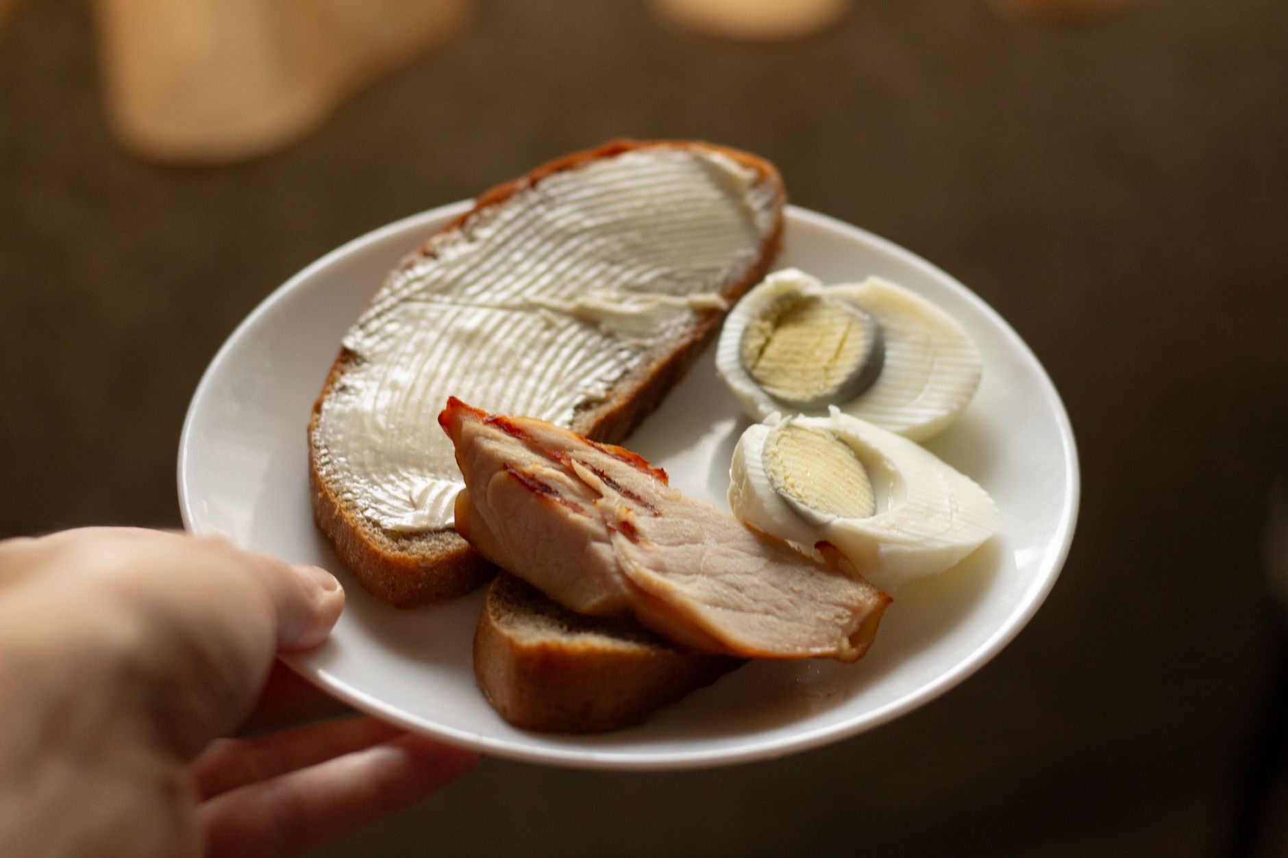 How to make a high-protein breakfast that gives you sustained energy without a coffee crash?