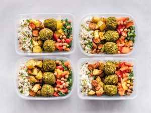 How to prepare a low-FODMAP meal prep plan that doesn’t taste bland?