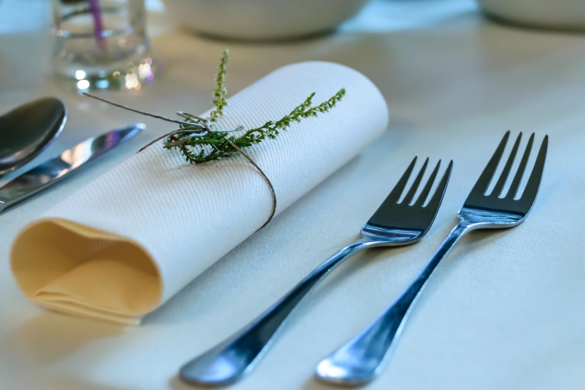 What side does the salad fork and soup spoon go on a correctly set table?