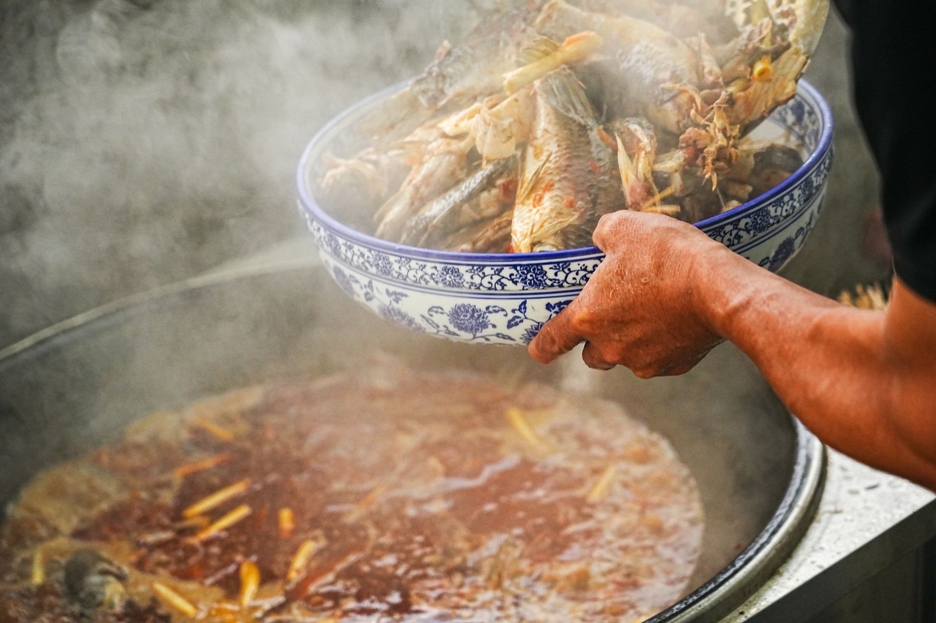 How to make authentic Louisiana seafood gumbo with a dark roux from scratch?