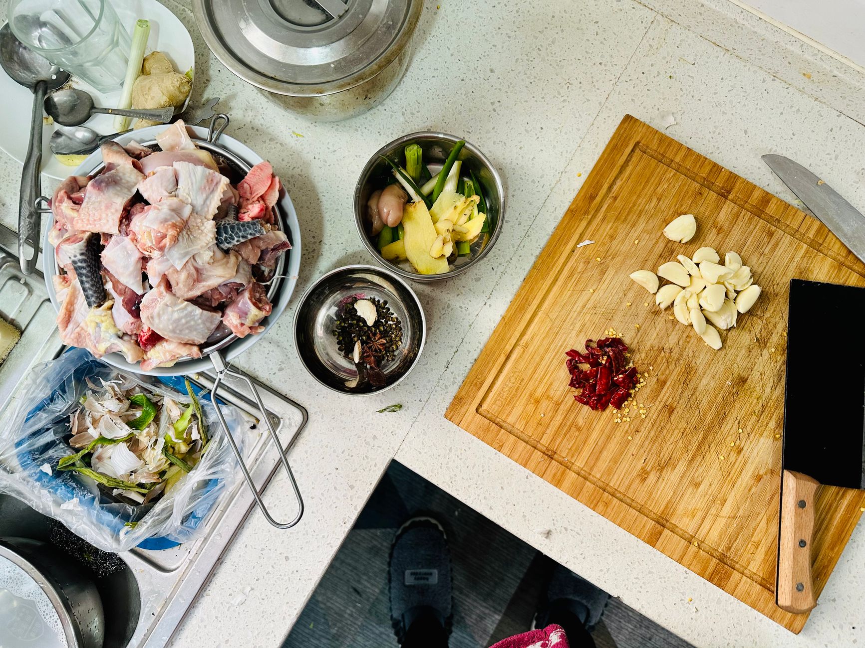 Does washing your chicken before cooking actually spread more bacteria in the kitchen?